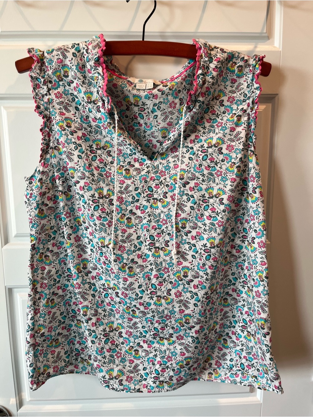Boden White Floral Tie-Neck Tank with Pink Trim